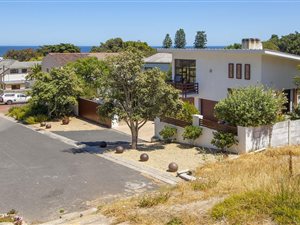 3 Bed House in Kommetjie