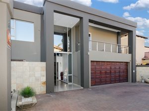 5 Bed House in Sonneveld