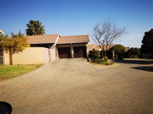 3 Bed Townhouse in Thatchfield