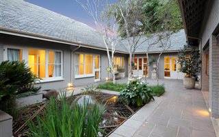 4 Bedroom House in Melrose