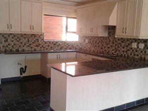 2 Bedroom Townhouse in Langenhoven Park