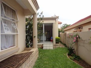 2 Bedroom House in Elarduspark