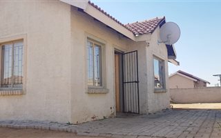 3 Bedroom House in Lesedi Park
