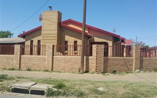 3 Bedroom House in Kagisanong