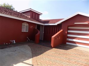 4 Bed House in Oberholzer