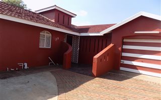4 Bedroom House in Oberholzer