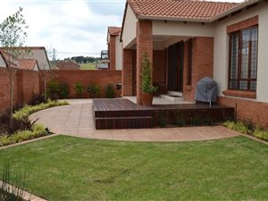 3 Bed Townhouse in Rietvlei Heights Country Estate