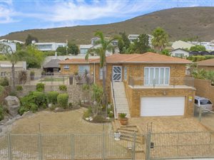 3 Bed House in Plattekloof