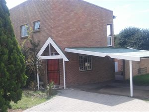 3 Bed House in Country View