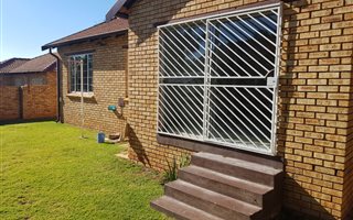 3 Bedroom Townhouse in Ruimsig