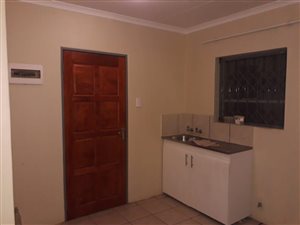 2 Bed House in Clayville