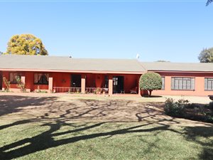 5.7 ha Farm in Rietfontein AH