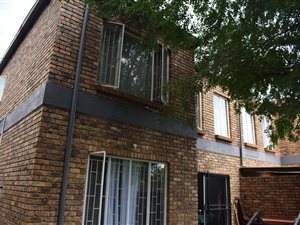 2 Bed Apartment in Hennopspark