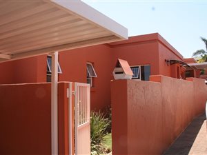 2 Bed Townhouse in Radiokop