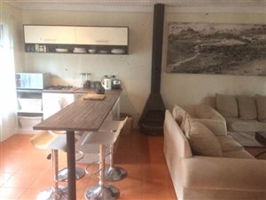 2 Bedroom Garden Cottage in Chartwell