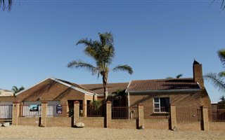 4 Bedroom House in The Crest