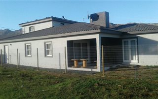 3 Bedroom House in Gordons Bay Central