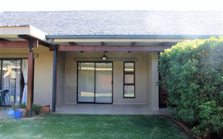 Bachelor apartment in Retire at Midstream