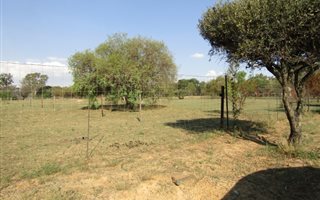 9200 m² Land available in Crowthorne