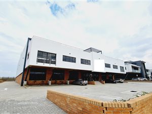1702 m² Industrial space in Lanseria and surrounds