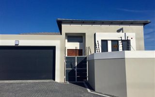 3 Bedroom House in Sandown