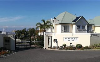 3 Bedroom Cluster in Helena Heights