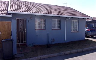 2 Bedroom Simplex in Roodepoort West