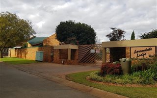 6 Bedroom House in Larrendale