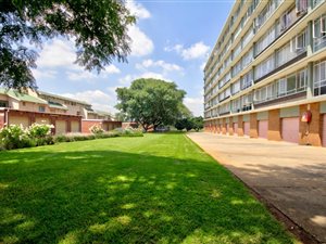 3 Bed Apartment in Elarduspark