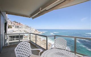 2 Bedroom Apartment in Bantry Bay