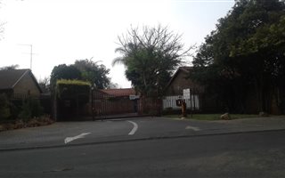 2 Bedroom Townhouse in Doornpoort and surrounds