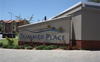 Bachelor apartment in Rooihuiskraal