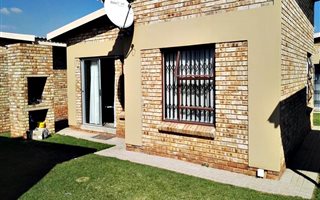 2 Bedroom Townhouse in Bonanne