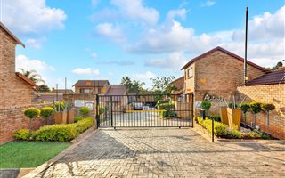 4 Bedroom Townhouse in Honeydew Ridge