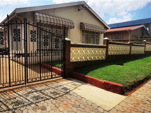 4 Bed House in Bosmont