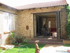 3 Bed Duplex in Ruimsig