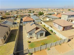 2 Bed House in Olievenhoutbosch
