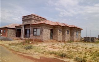 3 Bedroom House in Vanderbijlpark CE7