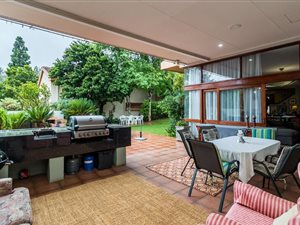 4 Bed Townhouse in Waterkloof