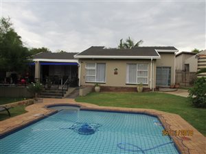 3 Bed House in Weltevreden Park