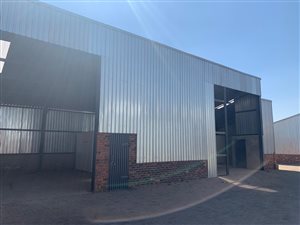 772 m² Industrial space in Clayville