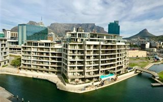2 Bedroom Apartment in Foreshore