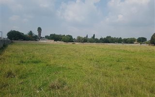 1.3 ha Land available in Hughes