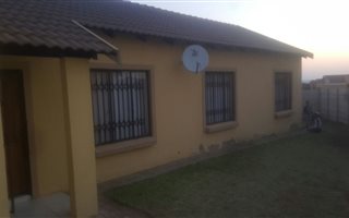 3 Bedroom Townhouse in Mohlakeng