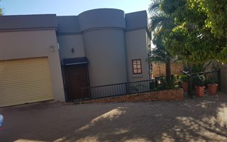 2 Bedroom House in Highveld