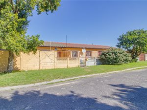 4 Bed House in Belmont Park
