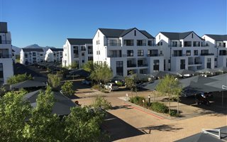 3 Bedroom Apartment in Somerset West Central