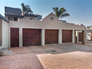 3 Bed Townhouse in Blue Gill