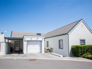 3 Bed House in Dennegeur