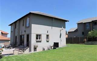 4 Bedroom House in Amberfield Valley